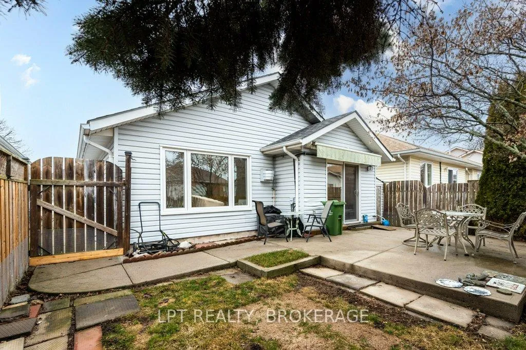 Photo 27 of 11 Wilfred Crescent E, Kingston, Rideau — HOMEH