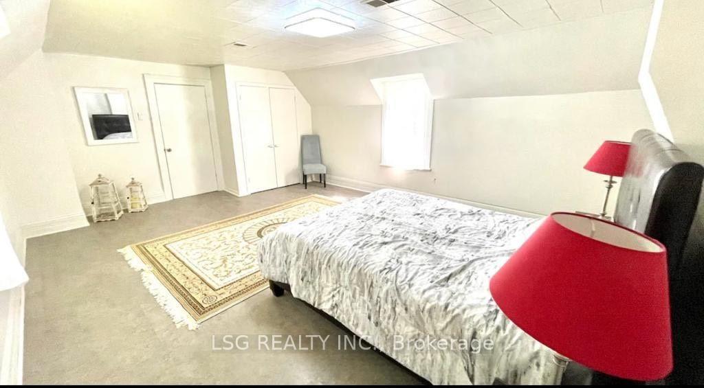 Photo 4 of Unit Upper, 754 The Queensway, Georgina, Keswick South — HOMEH
