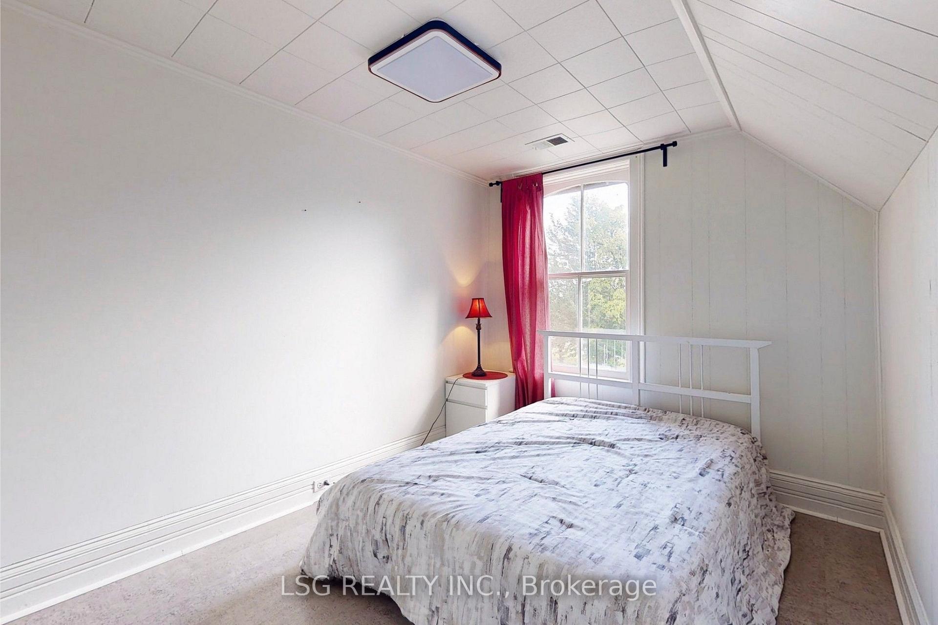 Photo 5 of Unit Upper, 754 The Queensway, Georgina, Keswick South — HOMEH