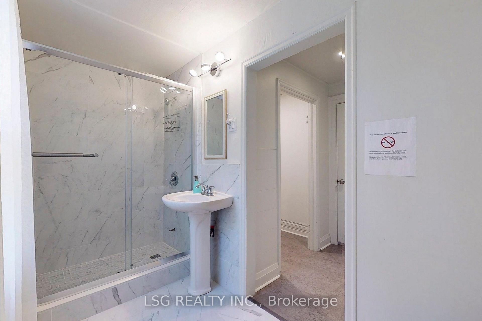 Photo 7 of Unit Upper, 754 The Queensway, Georgina, Keswick South — HOMEH