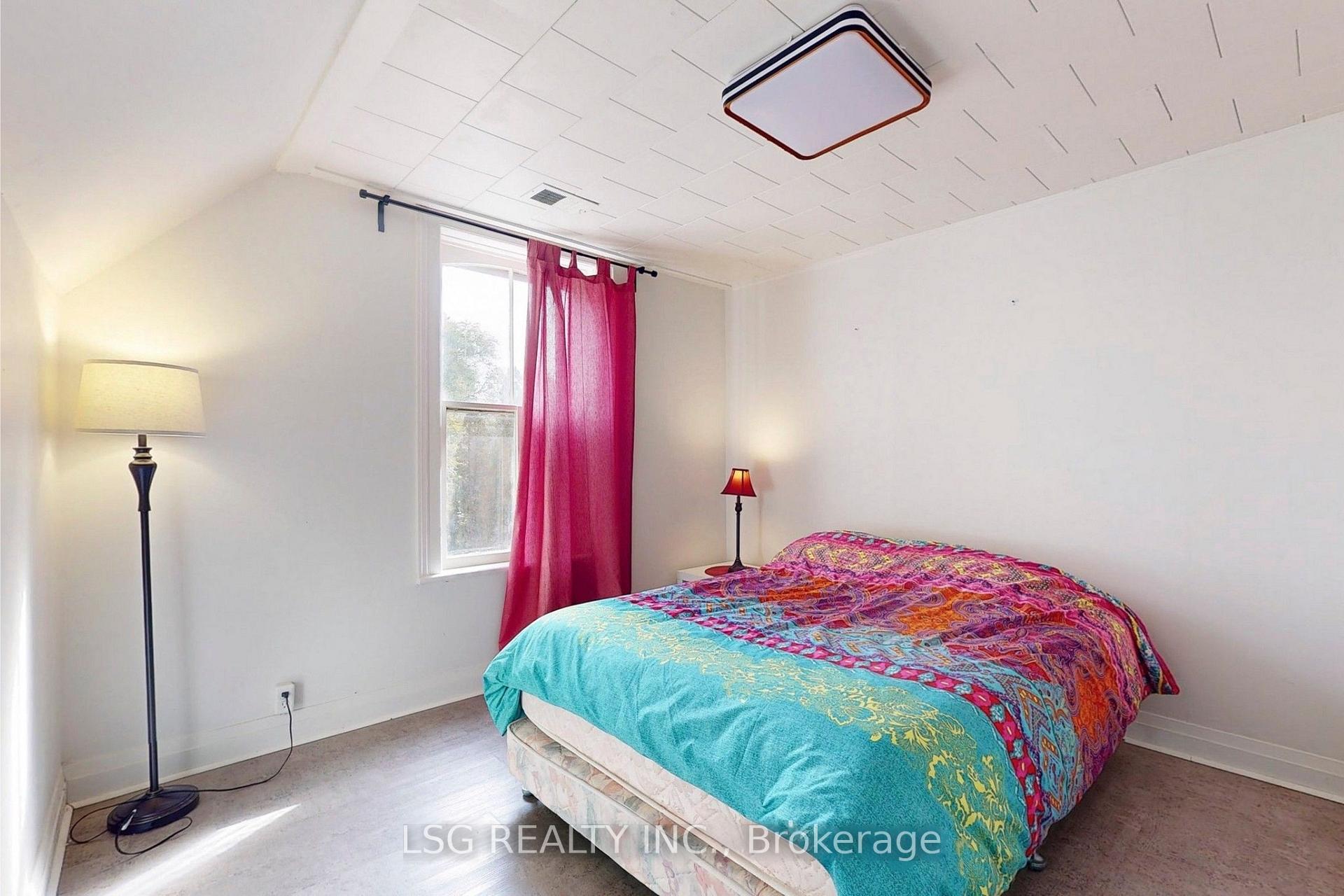 Photo 8 of Unit Upper, 754 The Queensway, Georgina, Keswick South — HOMEH
