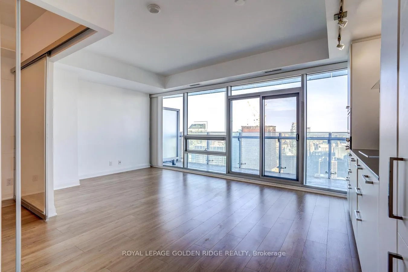 Photo 9 of Unit 5809, 14 York Street, Toronto, Waterfront Communities — HOMEH
