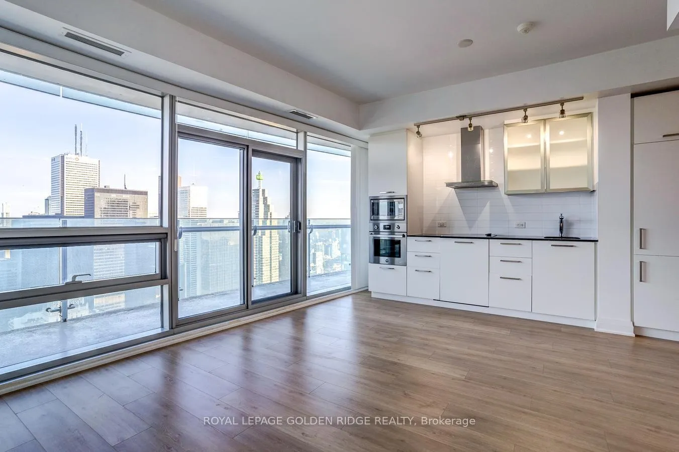 Photo 11 of Unit 5809, 14 York Street, Toronto, Waterfront Communities — HOMEH