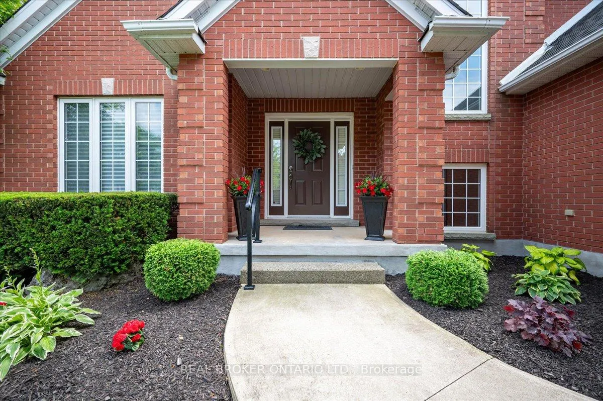 Photo 3 of 19 Pioneer Tower Crescent, Kitchener — HOMEH