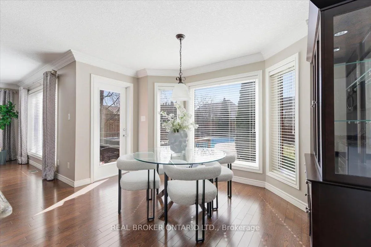Photo 9 of 19 Pioneer Tower Crescent, Kitchener — HOMEH