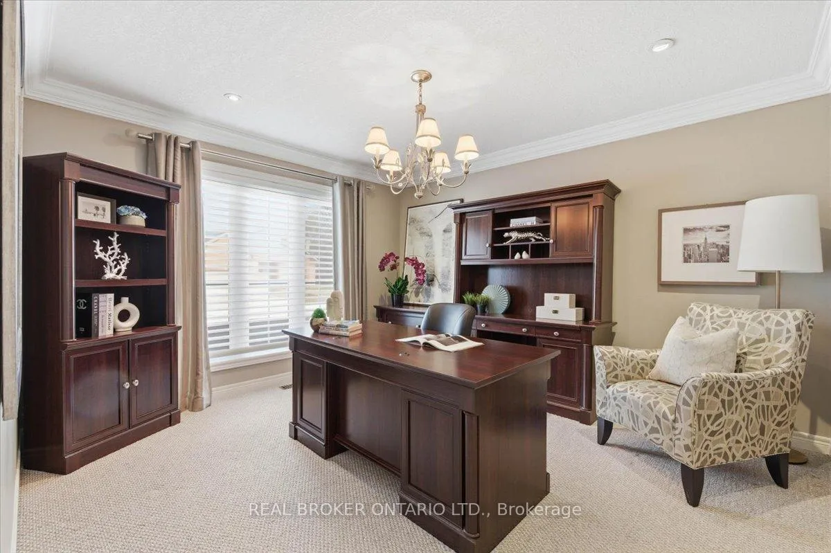 Photo 15 of 19 Pioneer Tower Crescent, Kitchener — HOMEH