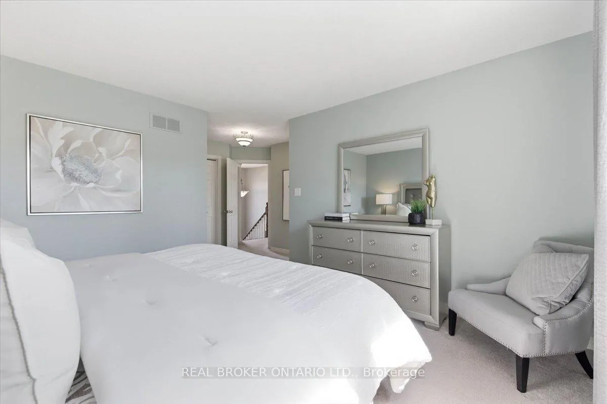 Photo 20 of 19 Pioneer Tower Crescent, Kitchener — HOMEH