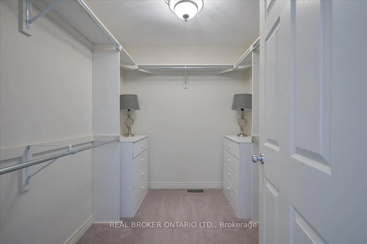 Photo 21 of 19 Pioneer Tower Crescent, Kitchener — HOMEH