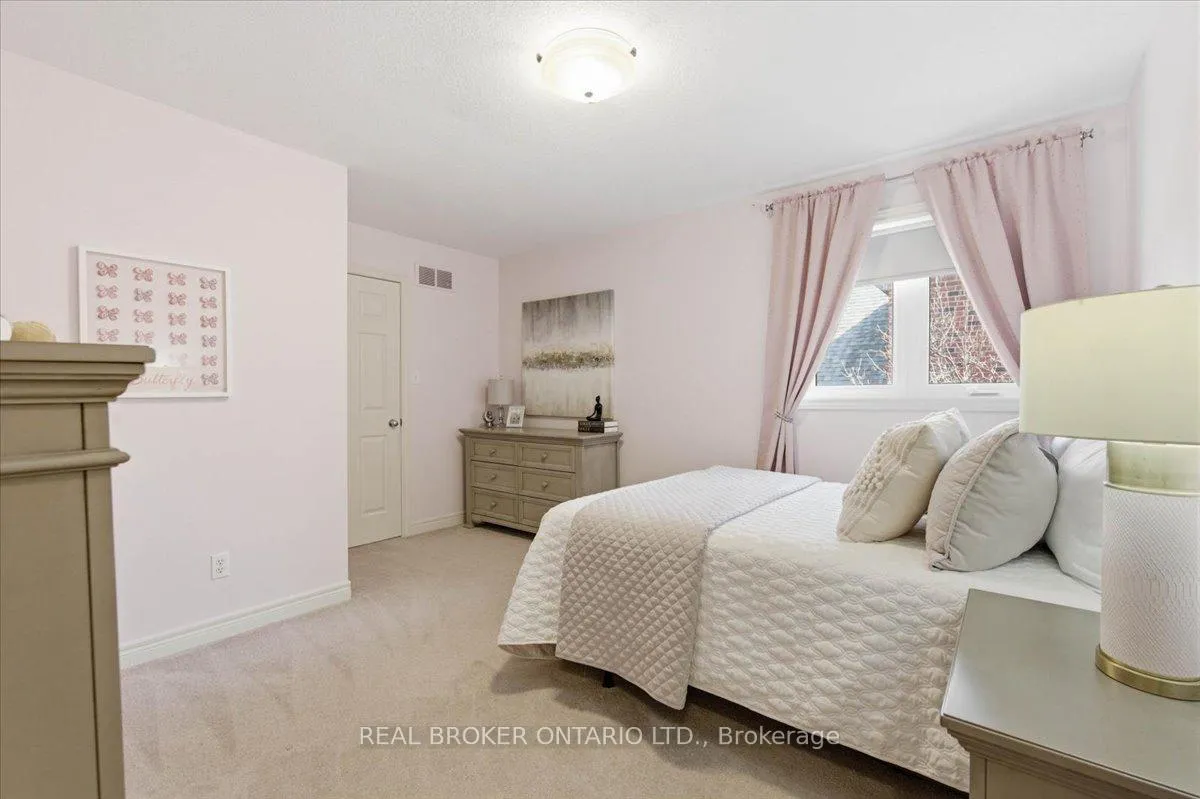 Photo 22 of 19 Pioneer Tower Crescent, Kitchener — HOMEH