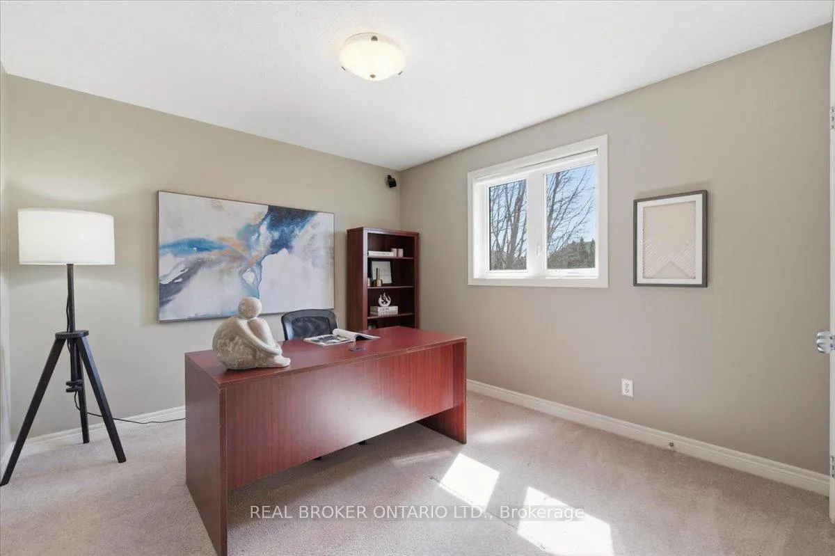 Photo 24 of 19 Pioneer Tower Crescent, Kitchener — HOMEH