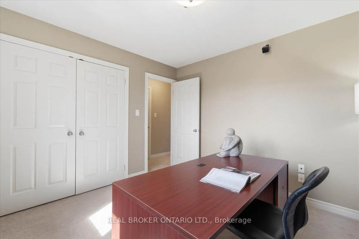 Photo 25 of 19 Pioneer Tower Crescent, Kitchener — HOMEH
