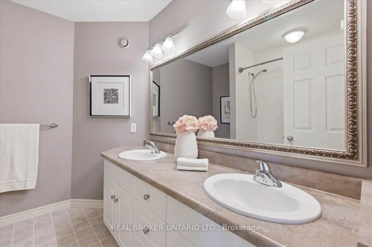 Photo 26 of 19 Pioneer Tower Crescent, Kitchener — HOMEH