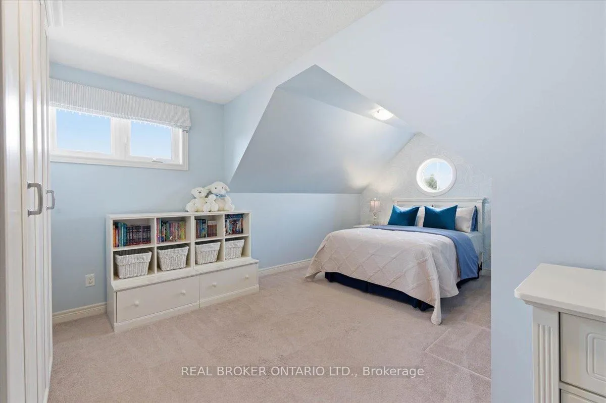 Photo 27 of 19 Pioneer Tower Crescent, Kitchener — HOMEH