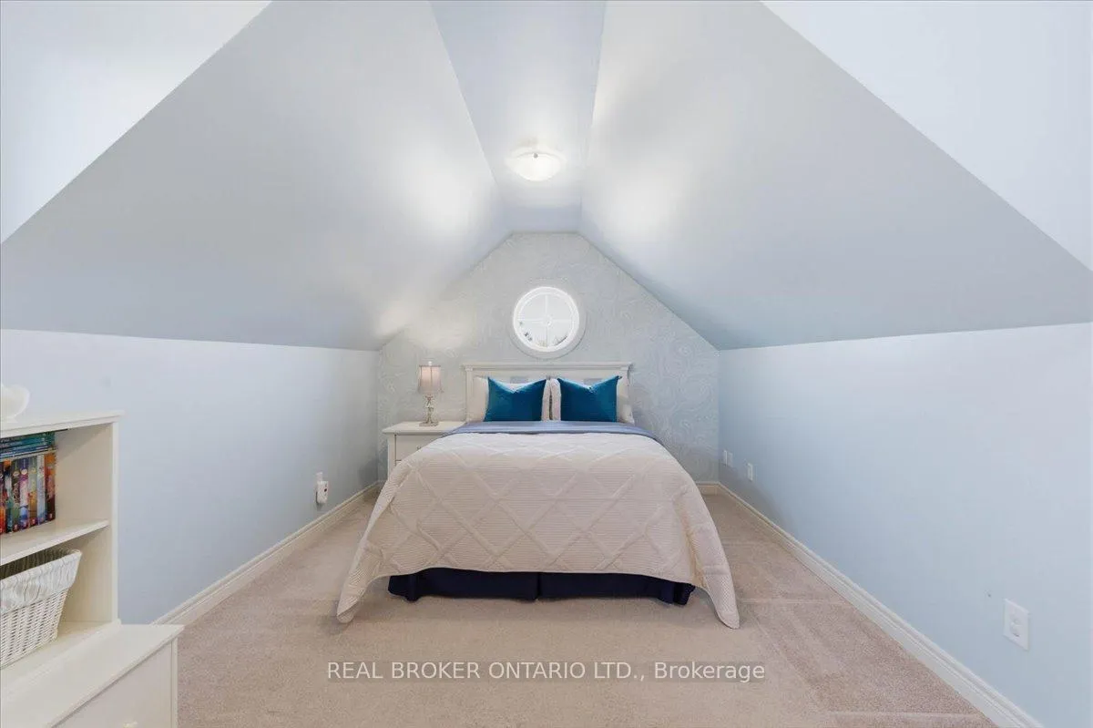 Photo 28 of 19 Pioneer Tower Crescent, Kitchener — HOMEH