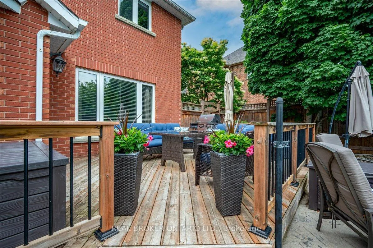 Photo 36 of 19 Pioneer Tower Crescent, Kitchener — HOMEH
