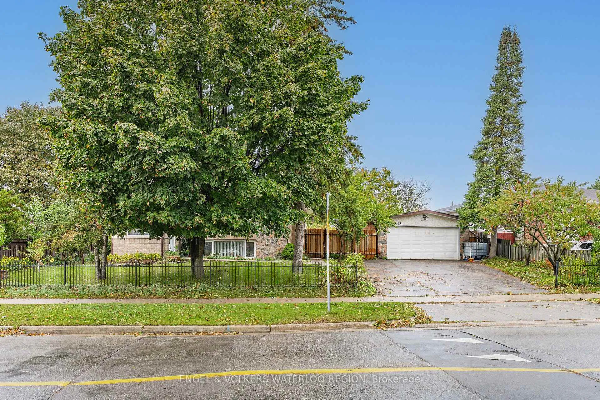 Photo 1 of 152 Kinzie Avenue, Kitchener — HOMEH