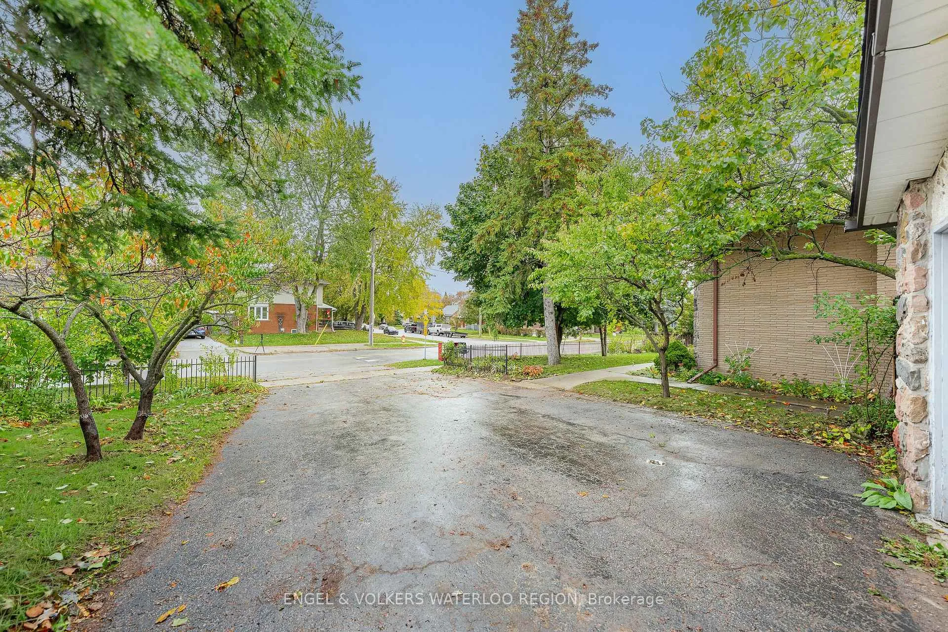 Photo 4 of 152 Kinzie Avenue, Kitchener — HOMEH