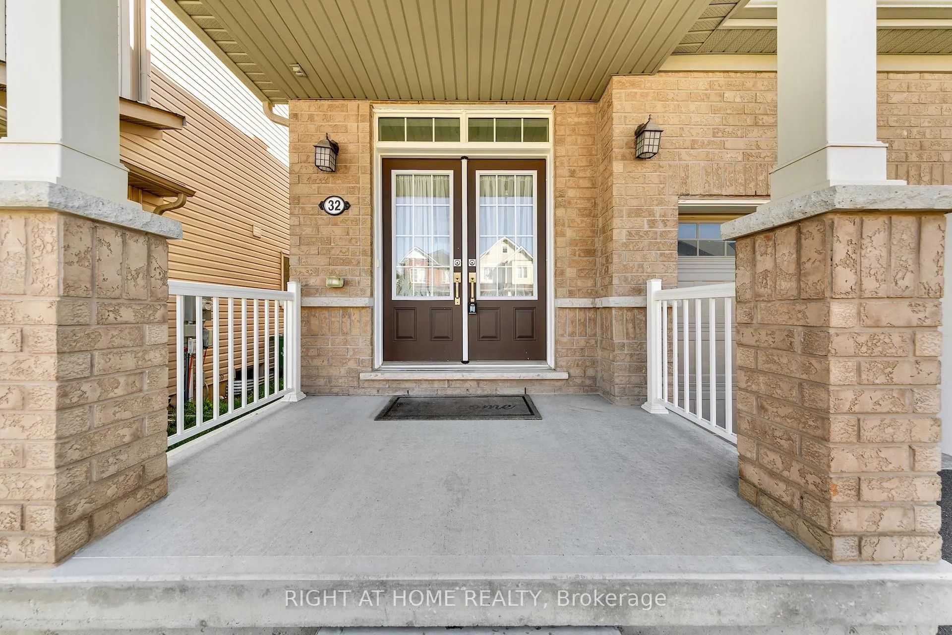 Photo 5 of 32 Mccargow Drive, Haldimand — HOMEH