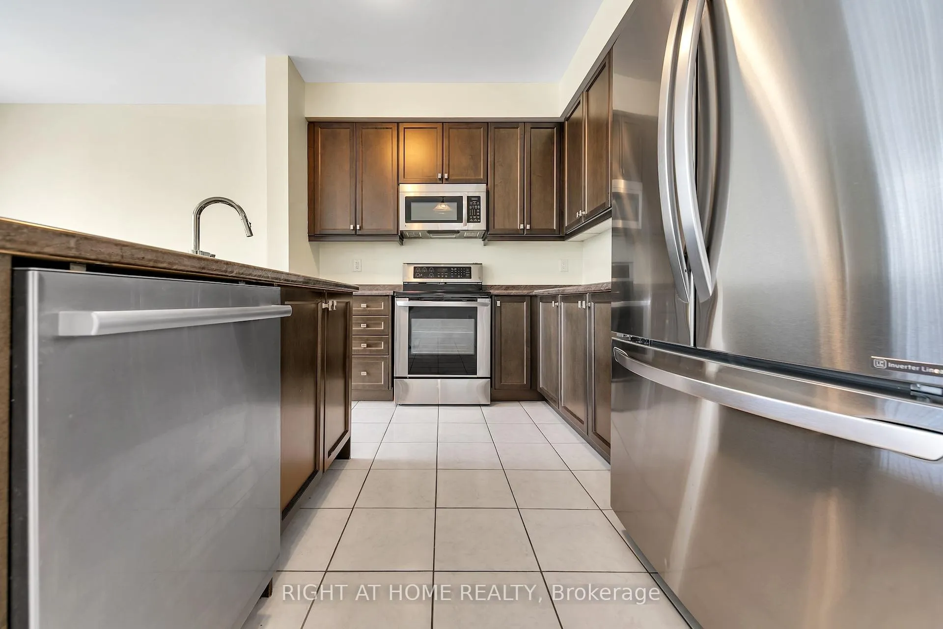 Photo 11 of 32 Mccargow Drive, Haldimand — HOMEH