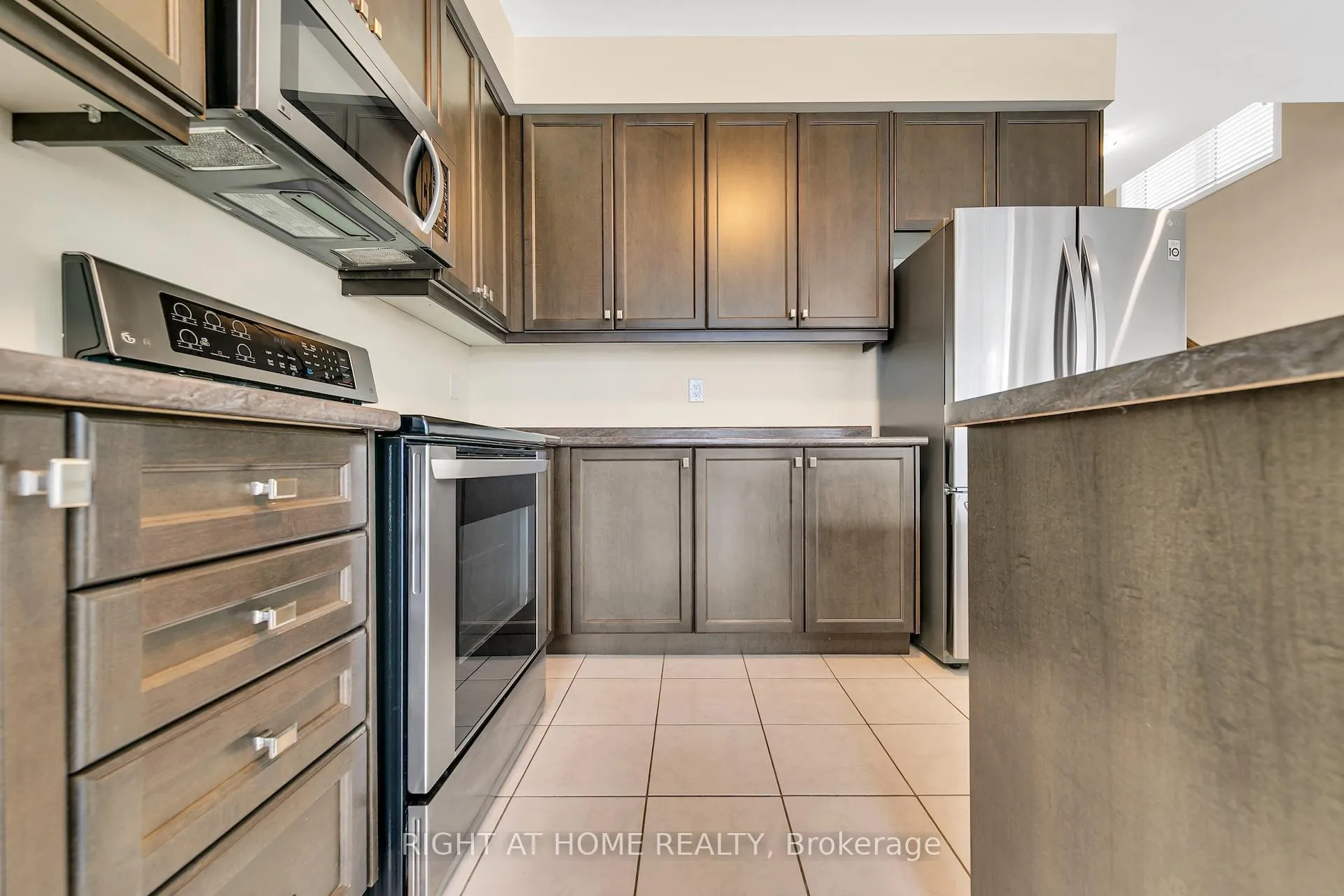 Photo 12 of 32 Mccargow Drive, Haldimand — HOMEH