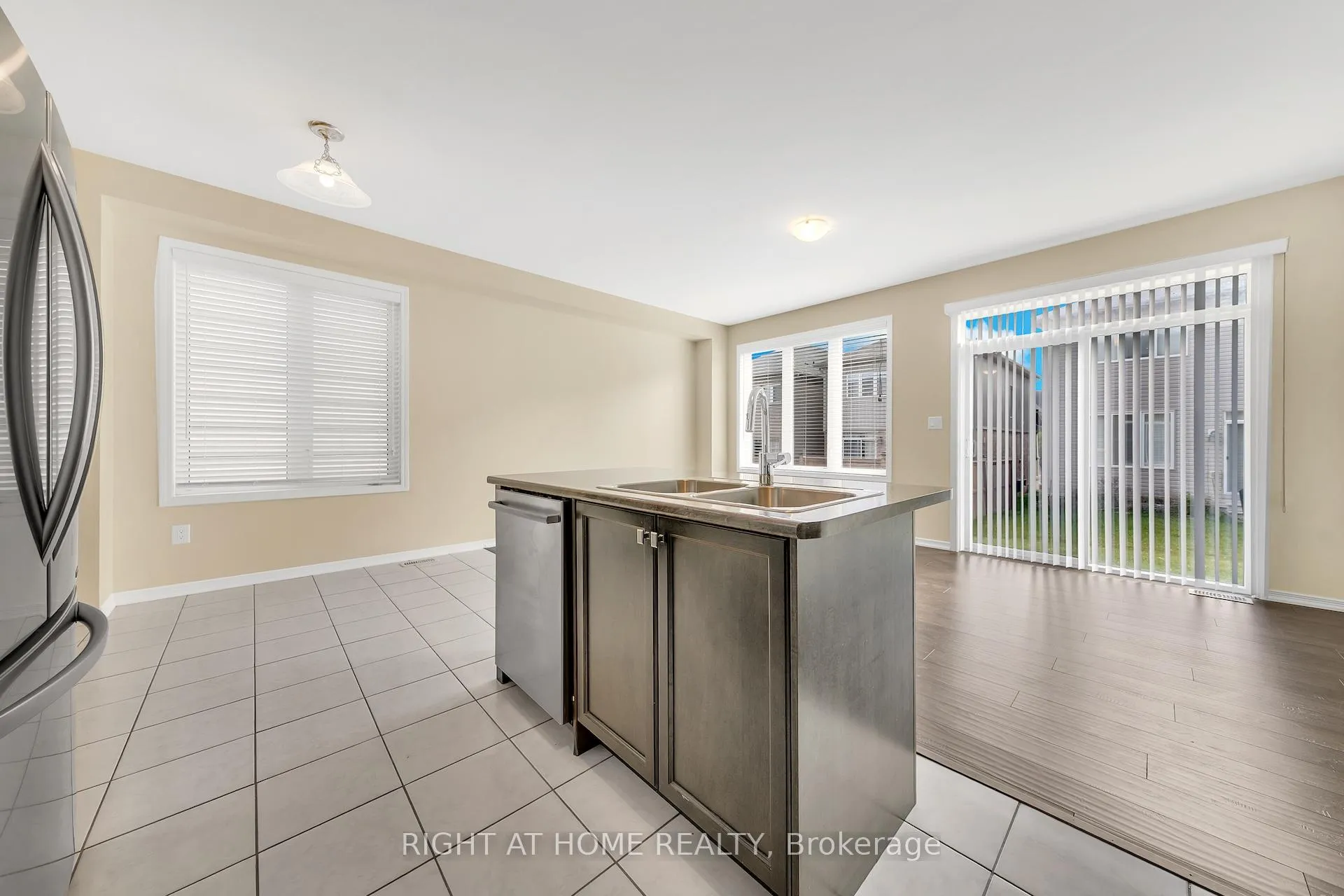 Photo 14 of 32 Mccargow Drive, Haldimand — HOMEH