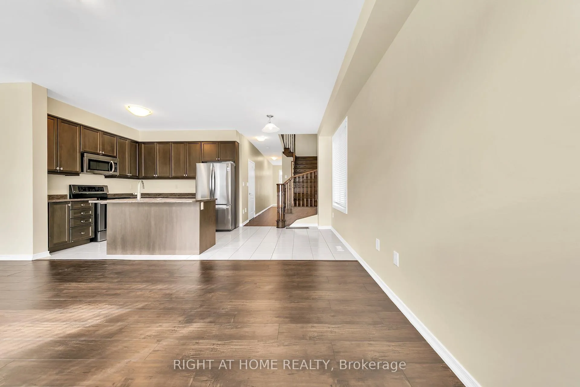 Photo 19 of 32 Mccargow Drive, Haldimand — HOMEH