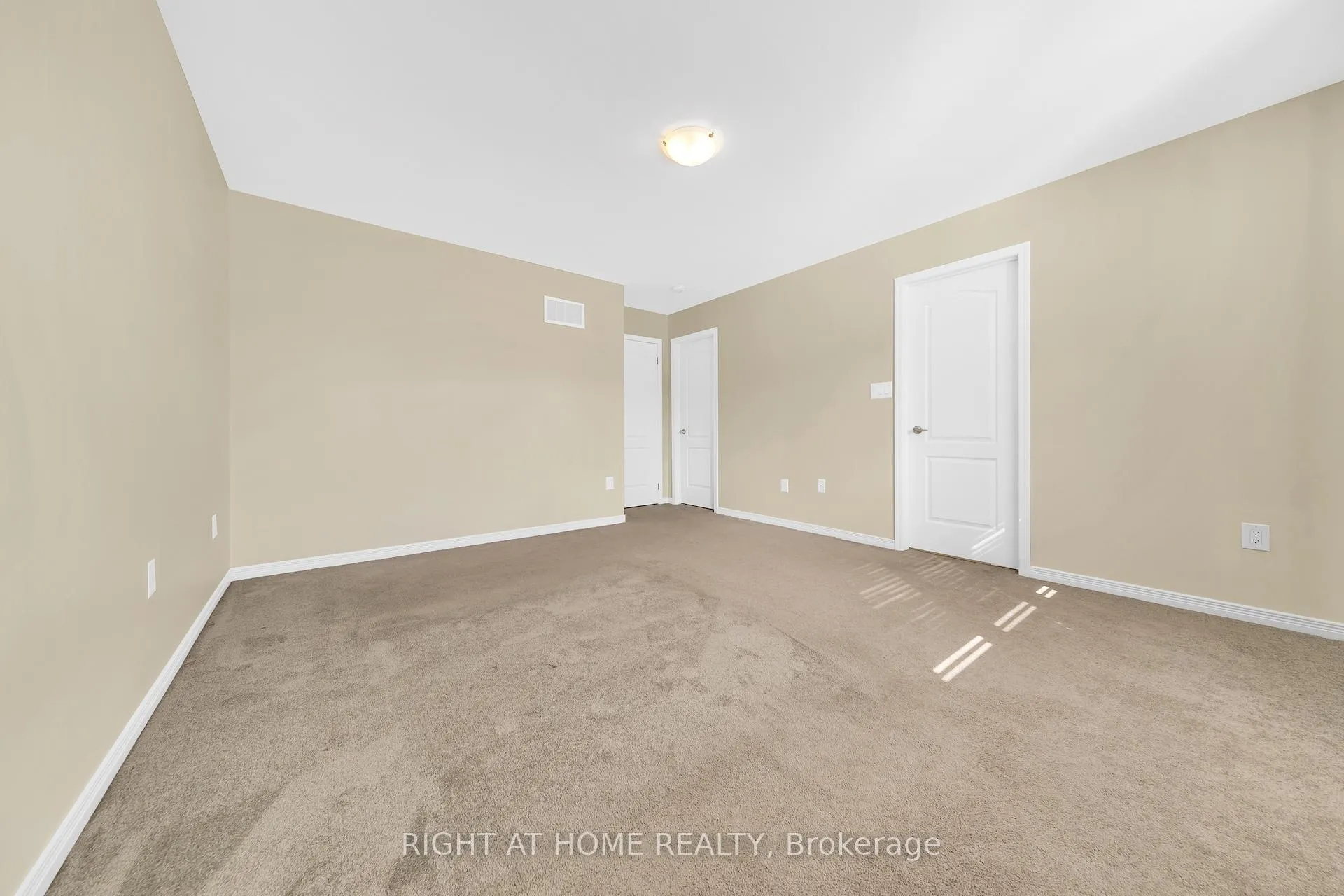 Photo 33 of 32 Mccargow Drive, Haldimand — HOMEH
