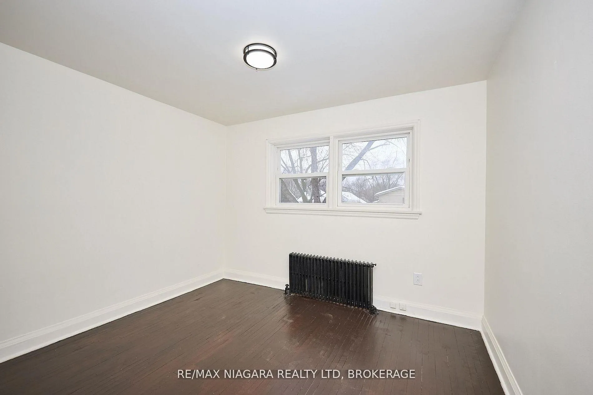 Photo 13 of Unit 5, 81 Maple Street, St. Catharines, Downtown — HOMEH