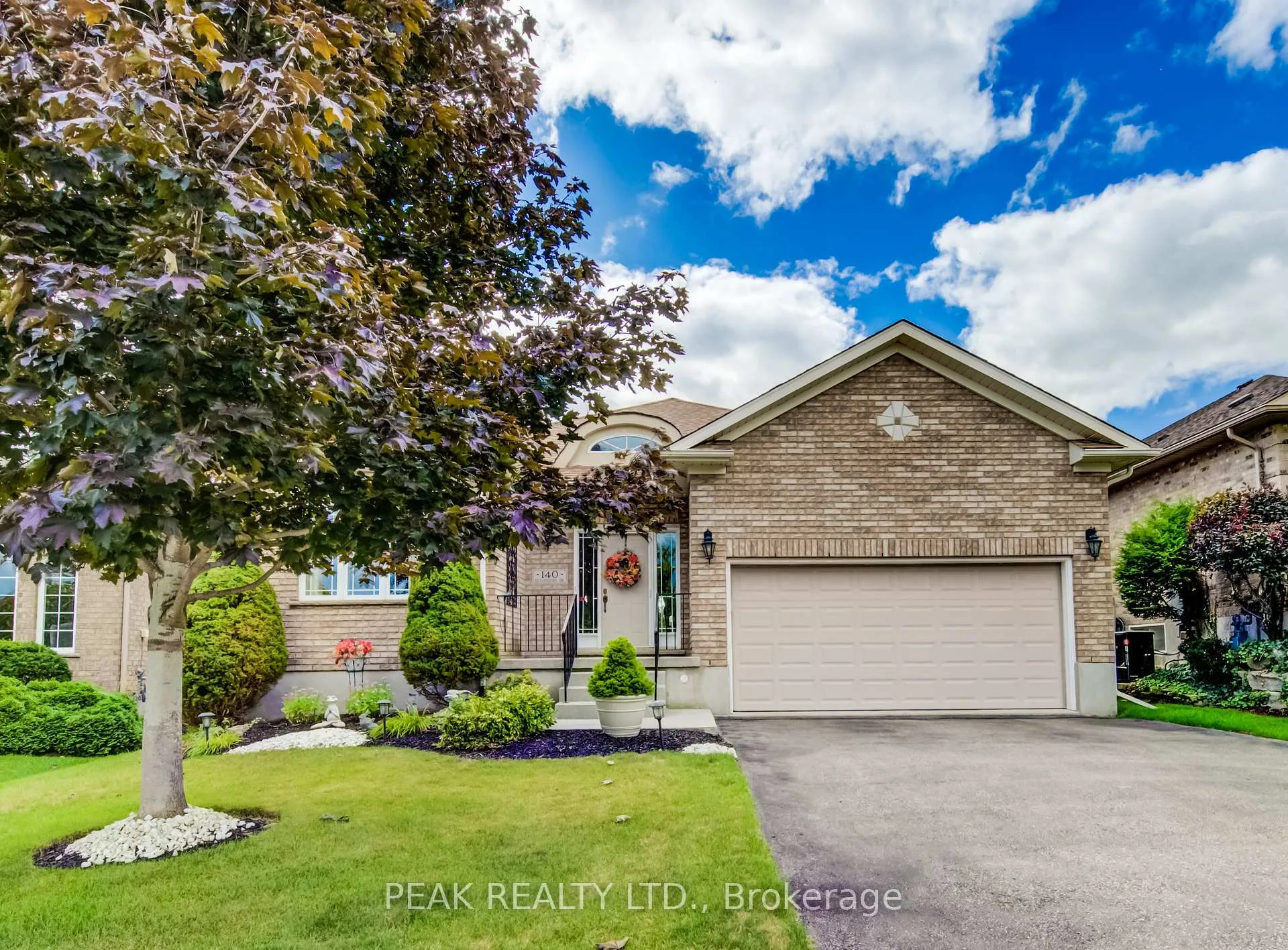 Photo 2 of 140 Devonshire Drive, Wilmot — HOMEH