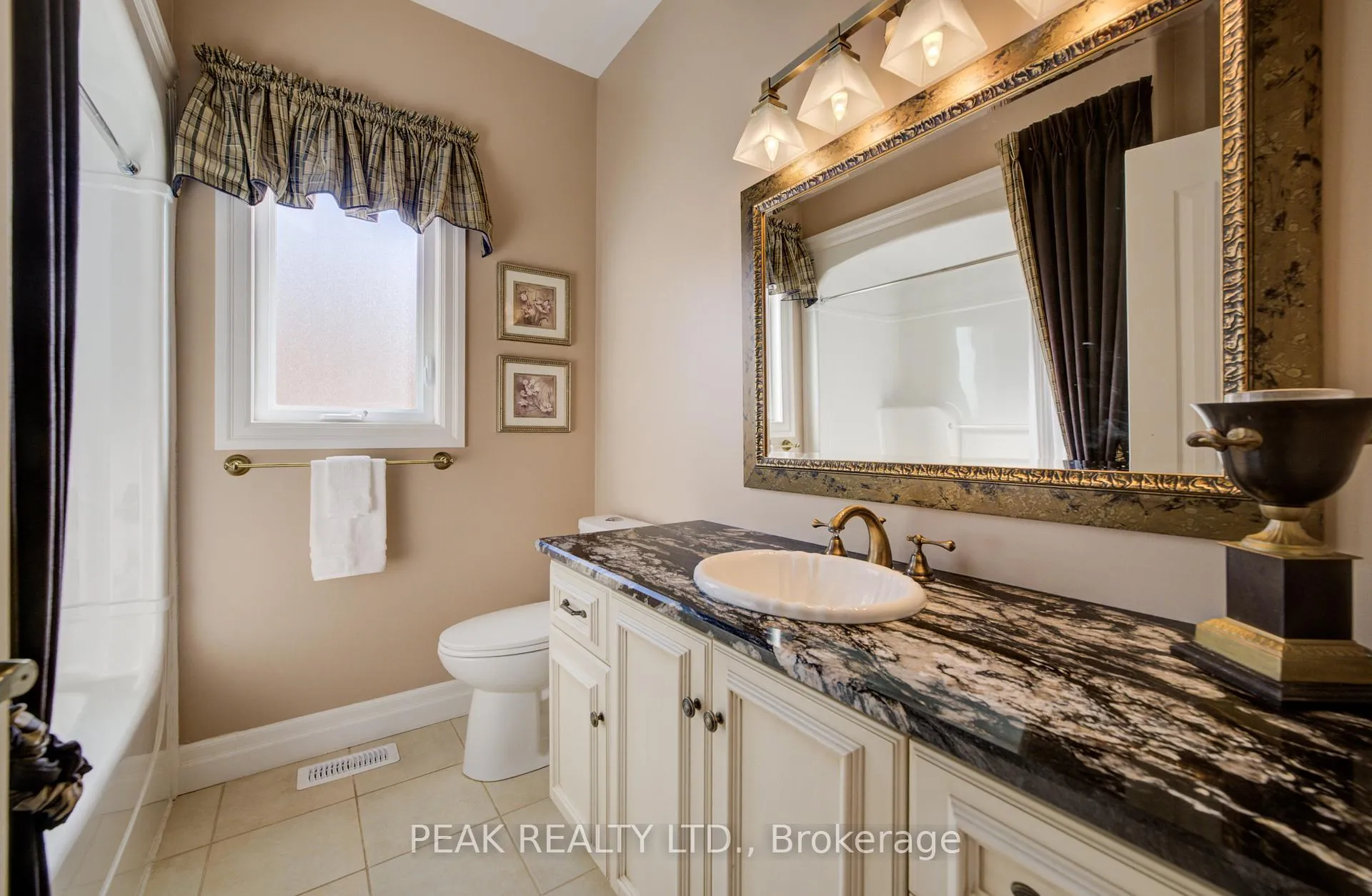 Photo 31 of 140 Devonshire Drive, Wilmot — HOMEH