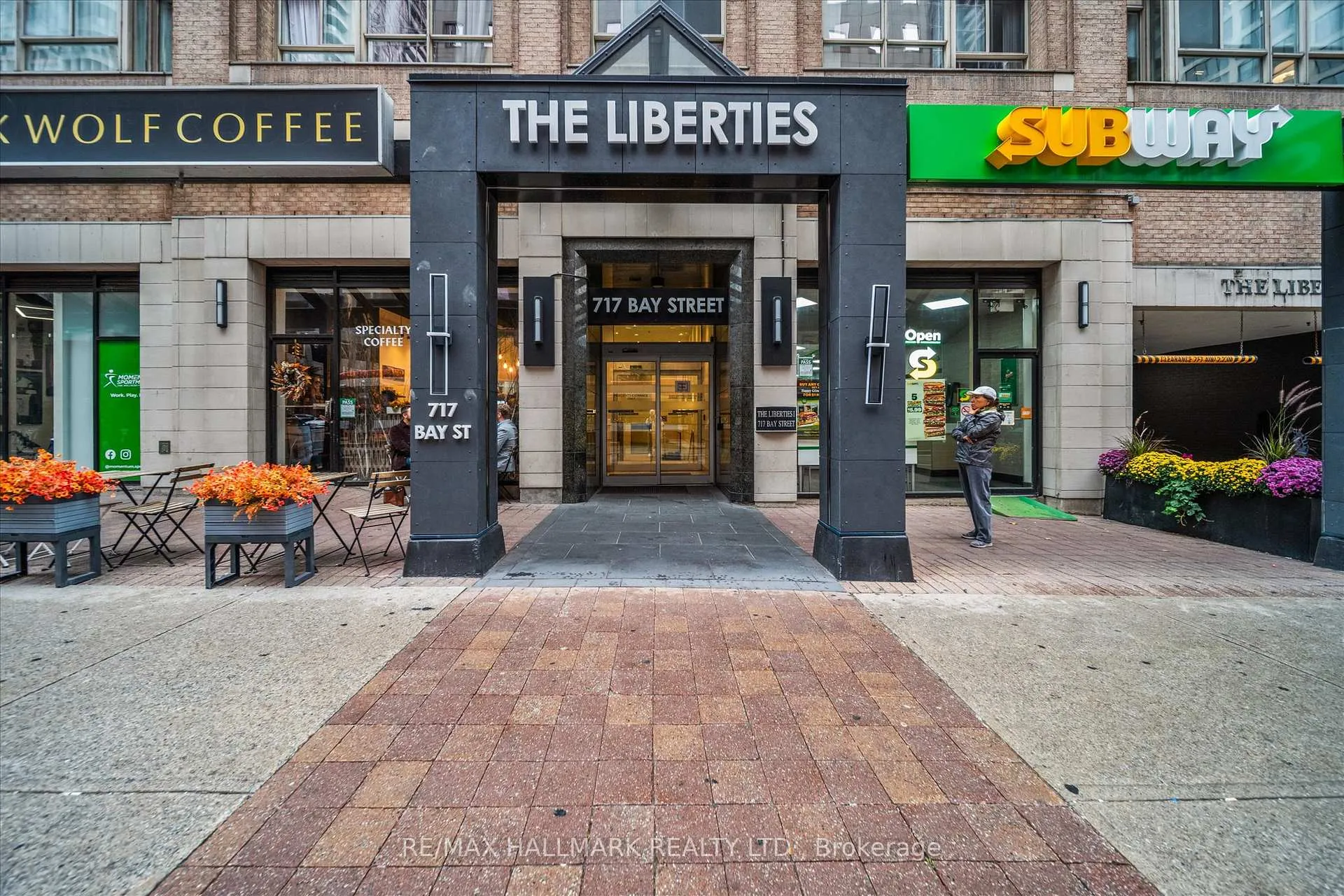 Photo 2 of Unit 703, 717 Bay Street, Toronto, Bay Street Corridor — HOMEH