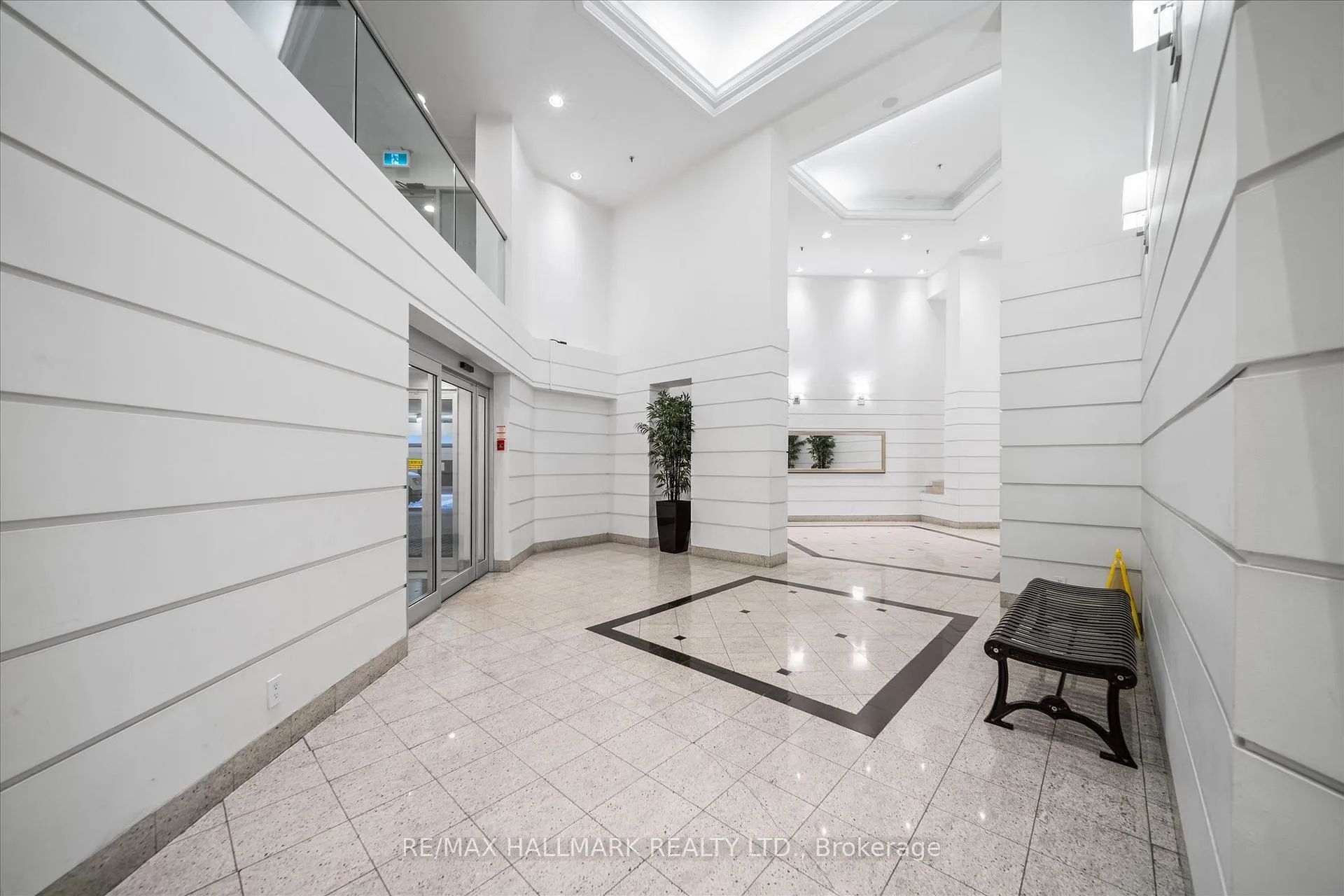 Photo 5 of Unit 703, 717 Bay Street, Toronto, Bay Street Corridor — HOMEH