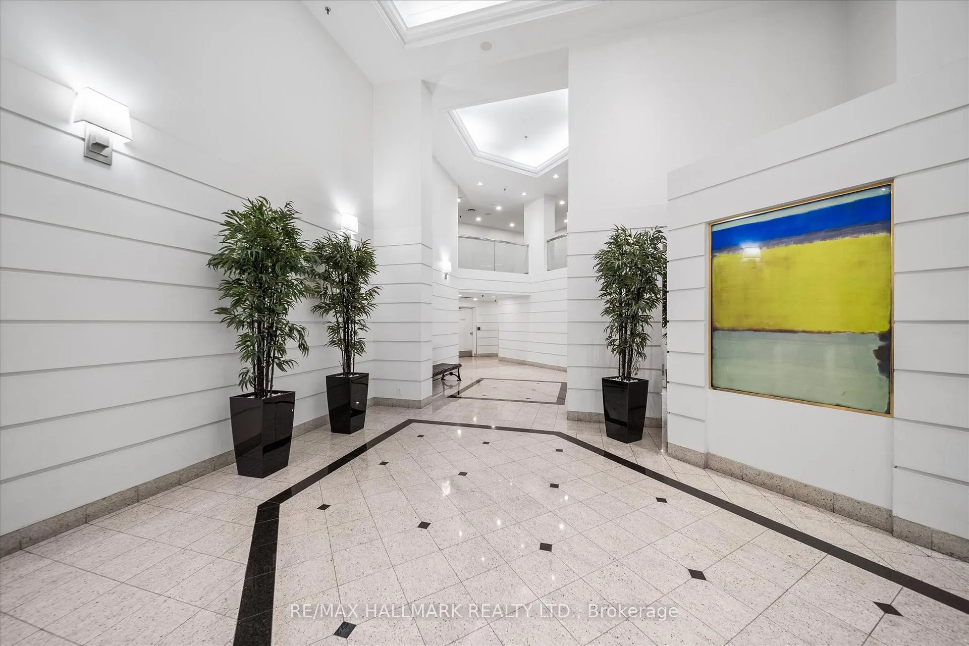 Photo 6 of Unit 703, 717 Bay Street, Toronto, Bay Street Corridor — HOMEH