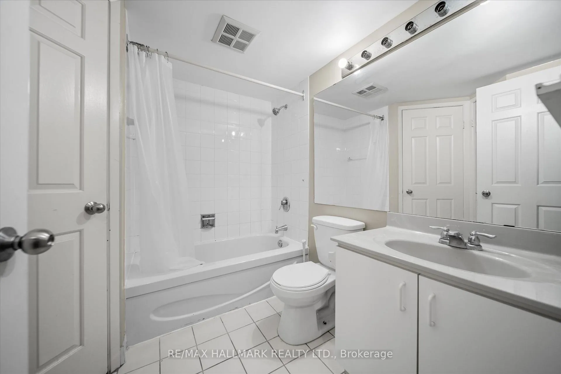Photo 26 of Unit 703, 717 Bay Street, Toronto, Bay Street Corridor — HOMEH