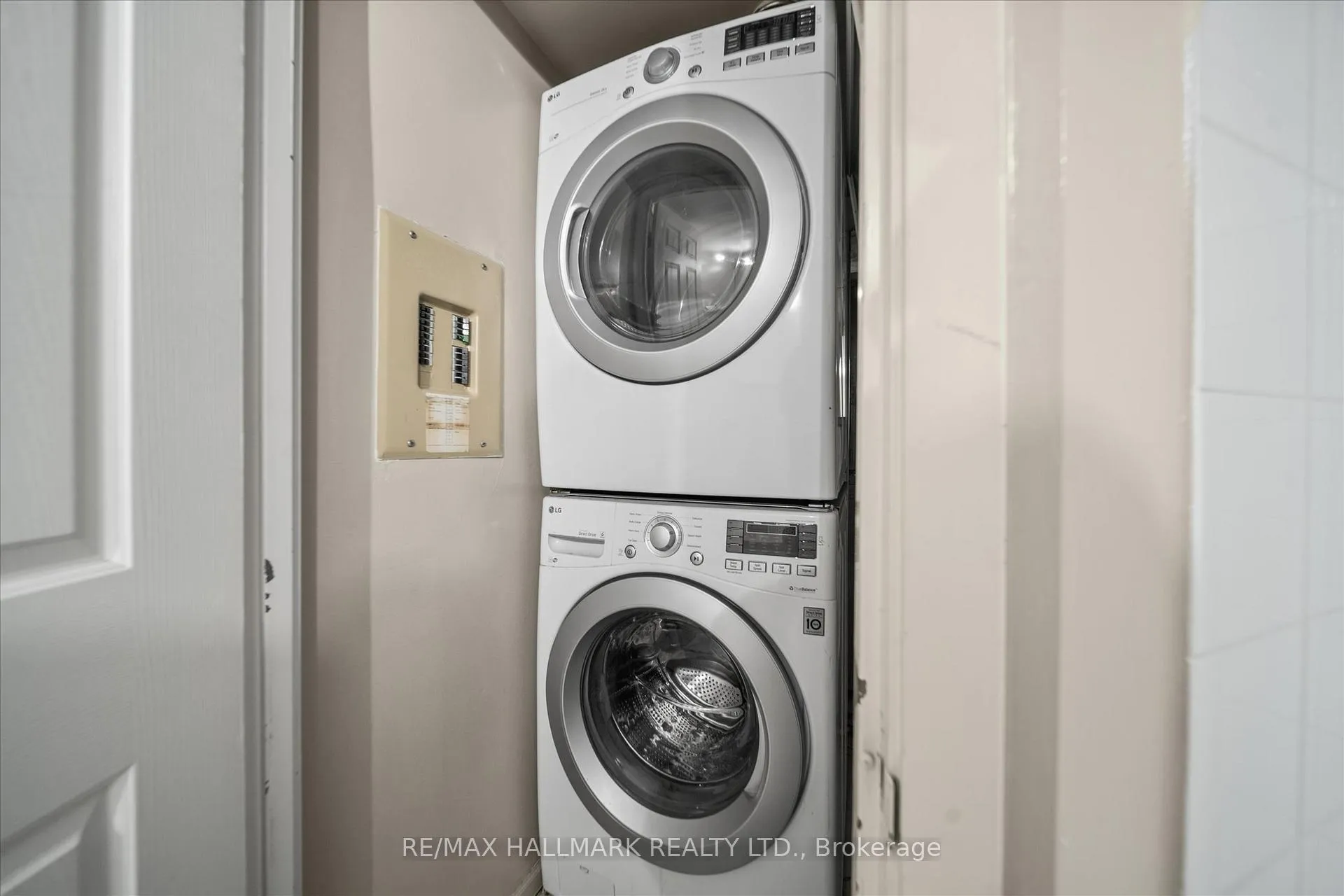 Photo 27 of Unit 703, 717 Bay Street, Toronto, Bay Street Corridor — HOMEH