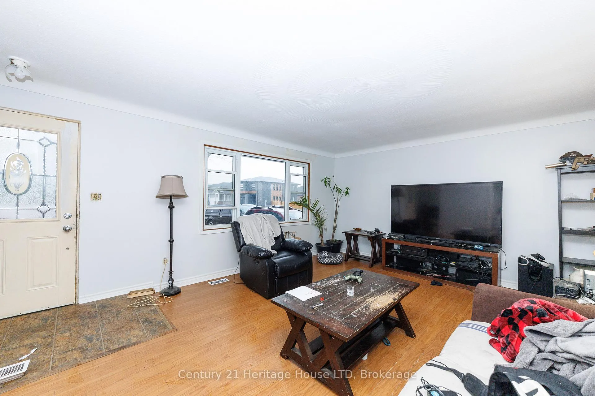 Photo 2 of 352 Clare Avenue, Welland, Prince Charles — HOMEH