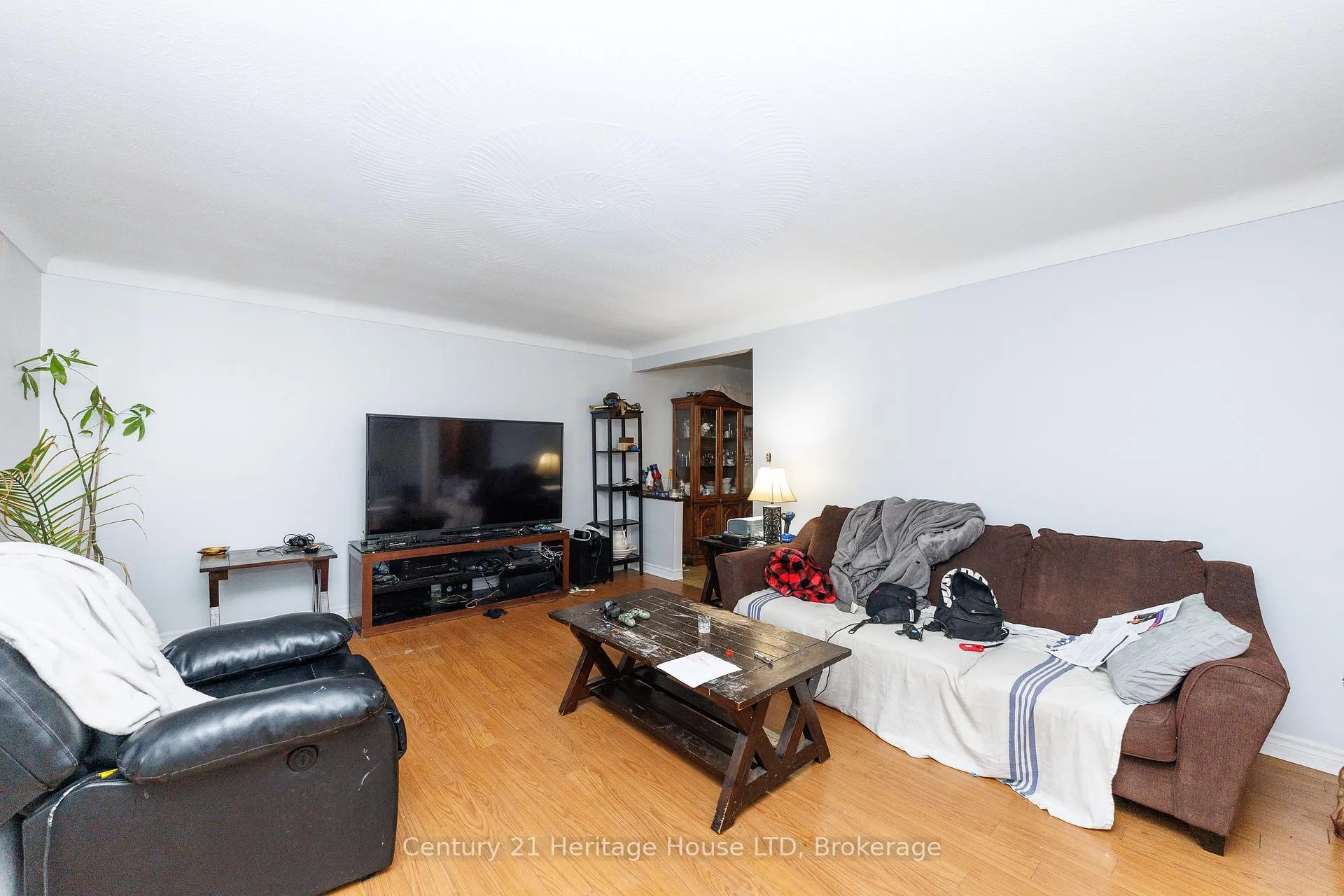 Photo 3 of 352 Clare Avenue, Welland, Prince Charles — HOMEH