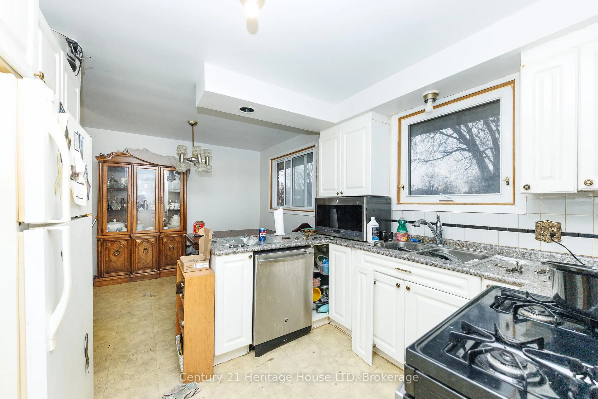 Photo 5 of 352 Clare Avenue, Welland, Prince Charles — HOMEH