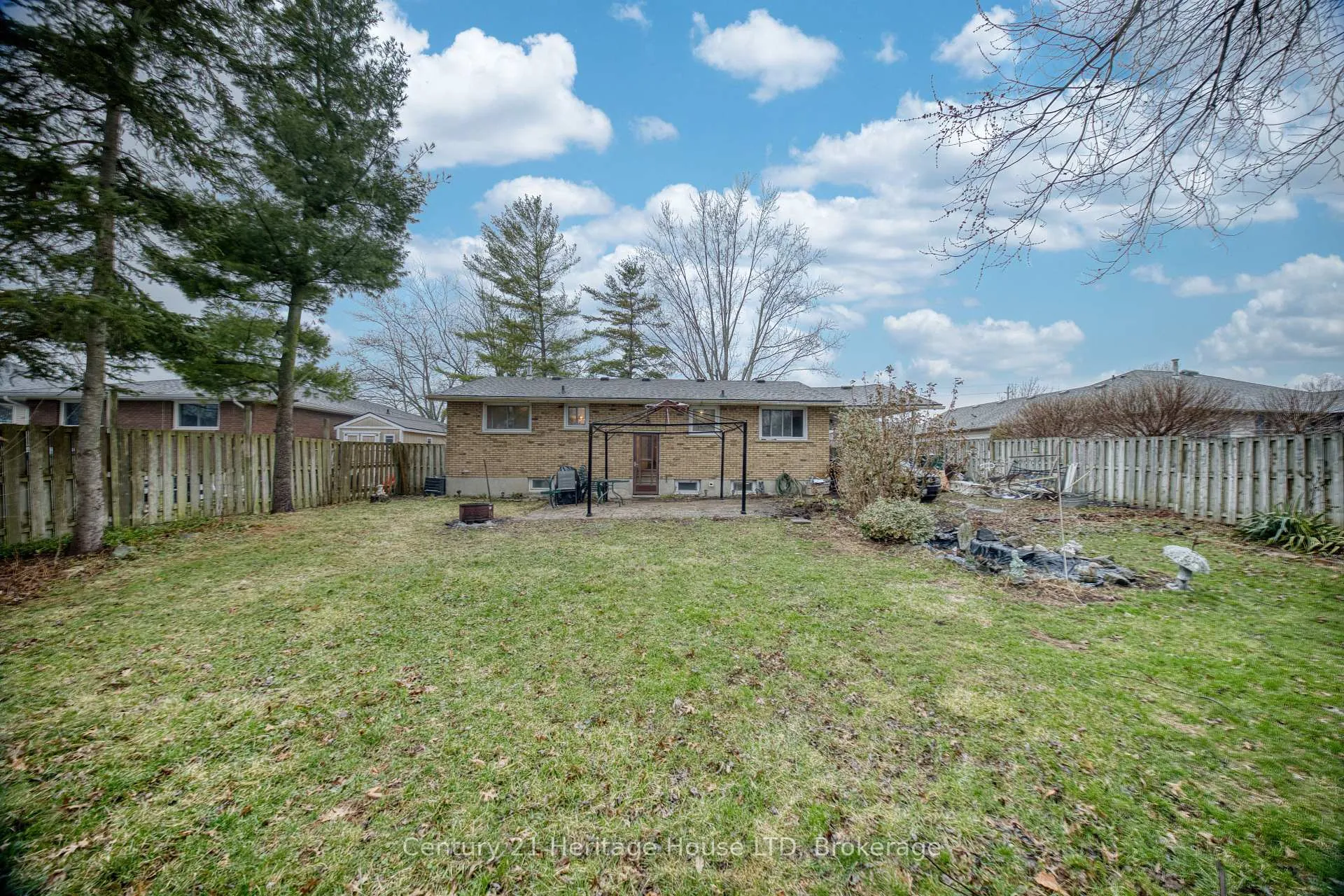 Photo 13 of 352 Clare Avenue, Welland, Prince Charles — HOMEH