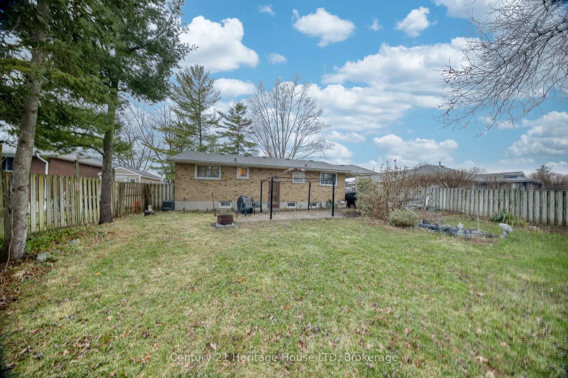 Photo 14 of 352 Clare Avenue, Welland, Prince Charles — HOMEH