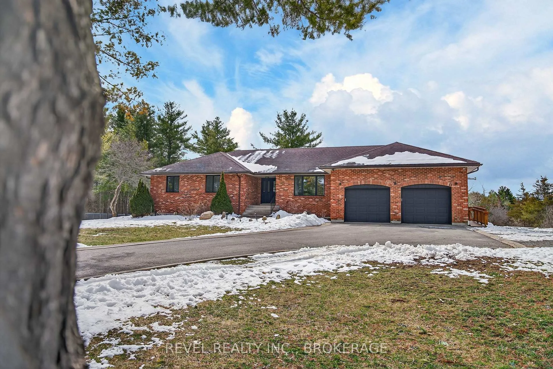 Photo 2 of 2015 Rosedale Drive, Kingston, City North of 401 — HOMEH