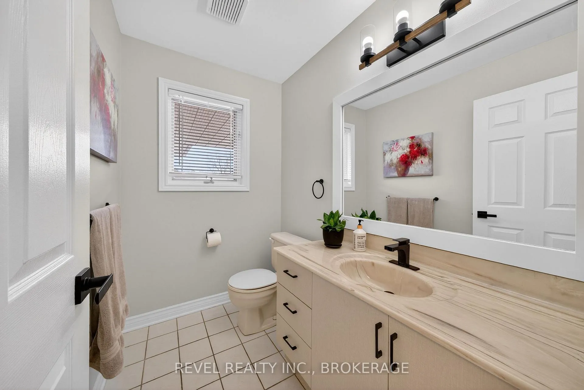 Photo 14 of 2015 Rosedale Drive, Kingston, City North of 401 — HOMEH
