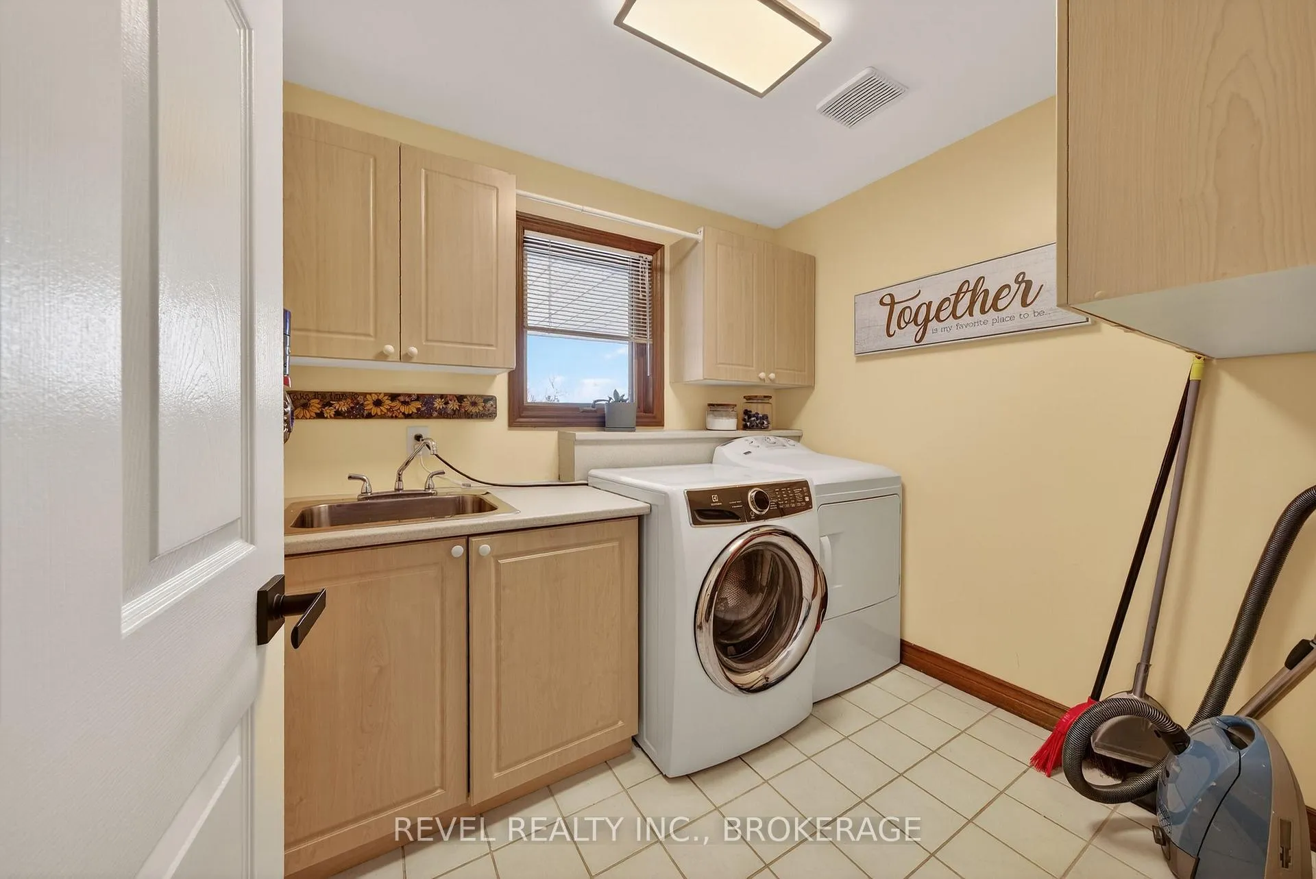 Photo 15 of 2015 Rosedale Drive, Kingston, City North of 401 — HOMEH