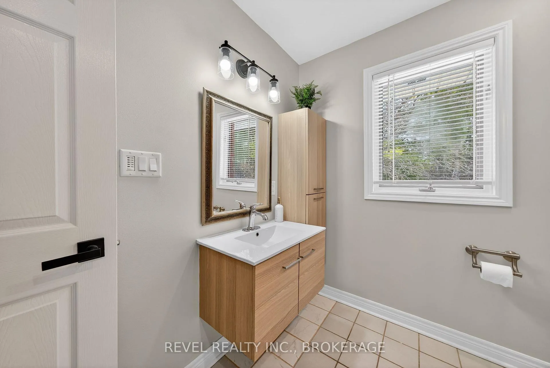 Photo 20 of 2015 Rosedale Drive, Kingston, City North of 401 — HOMEH