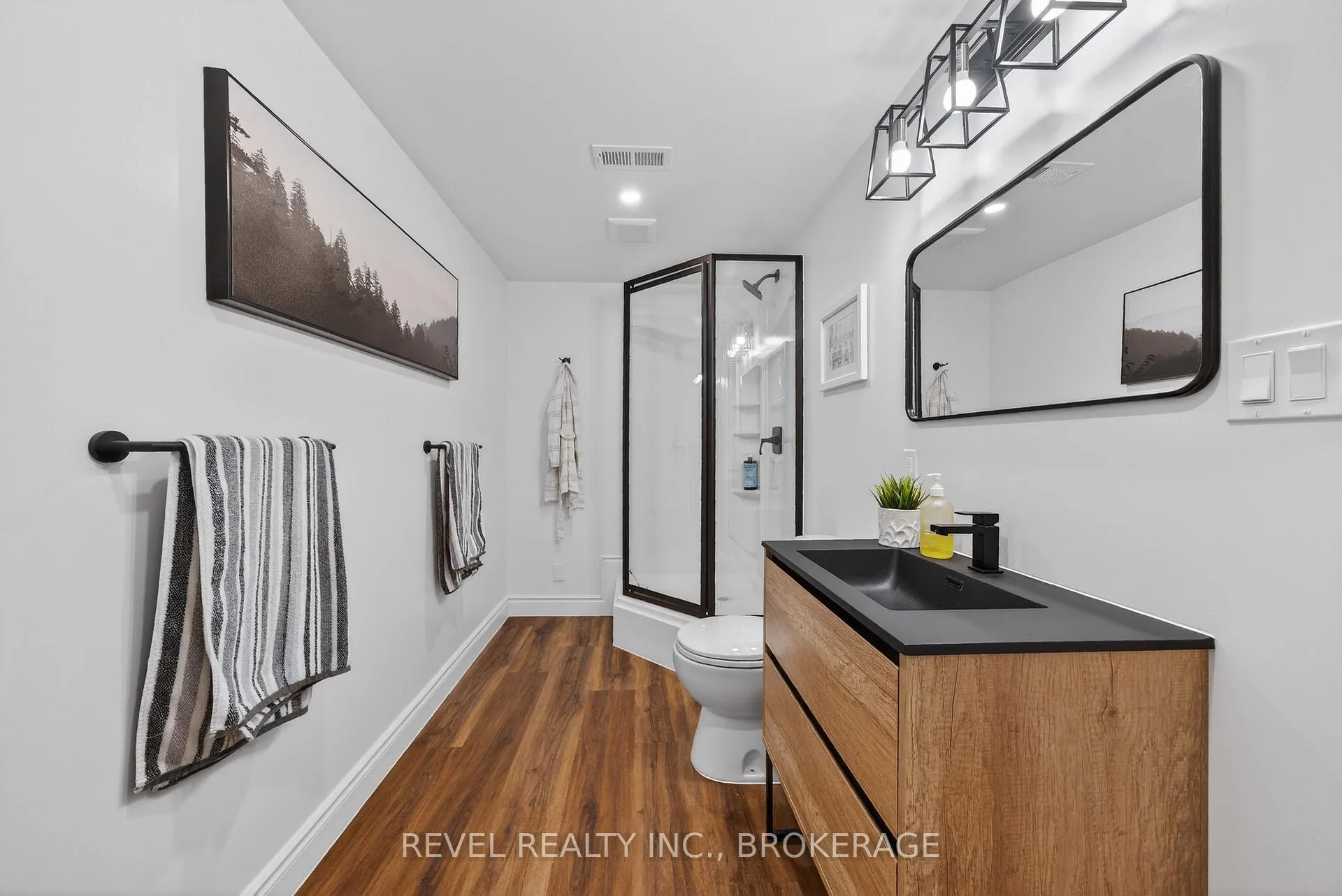 Photo 32 of 2015 Rosedale Drive, Kingston, City North of 401 — HOMEH