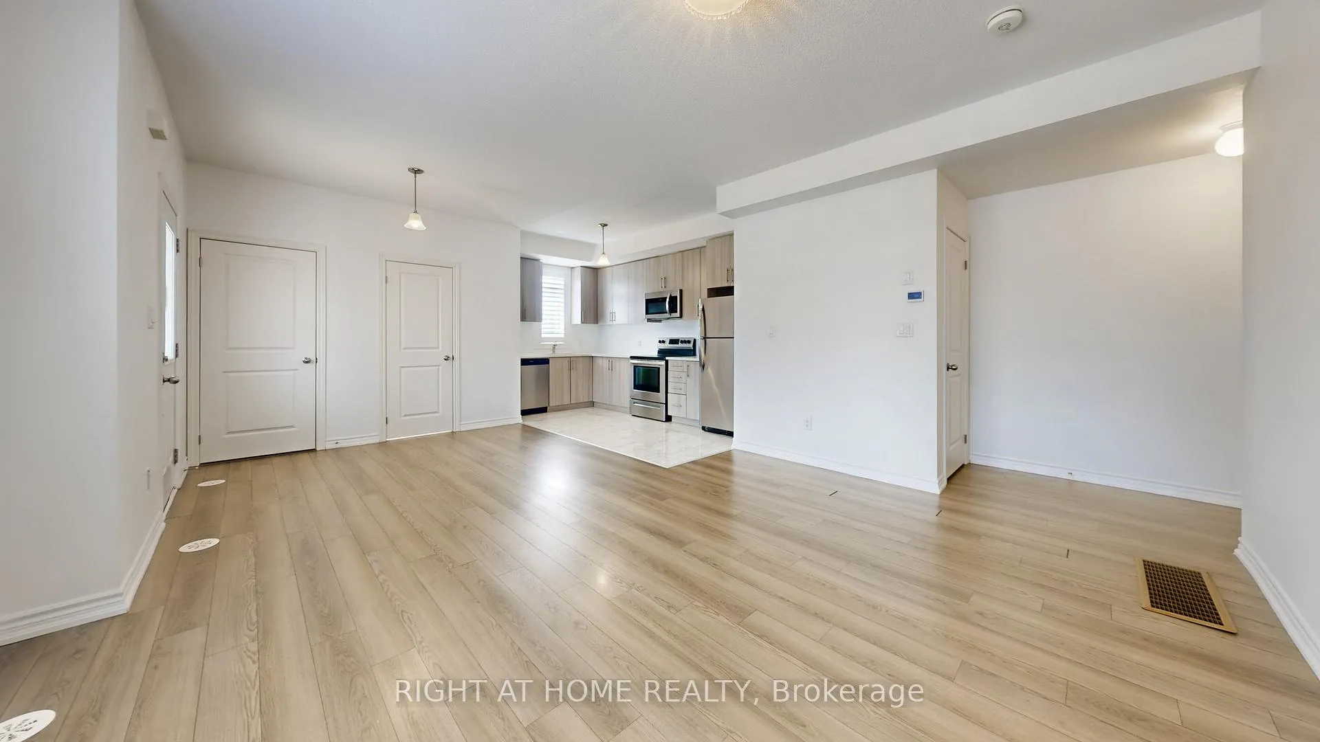 Photo 8 of Unit 16, 2710 William Jackson Drive E, Pickering, Duffin Heights — HOMEH