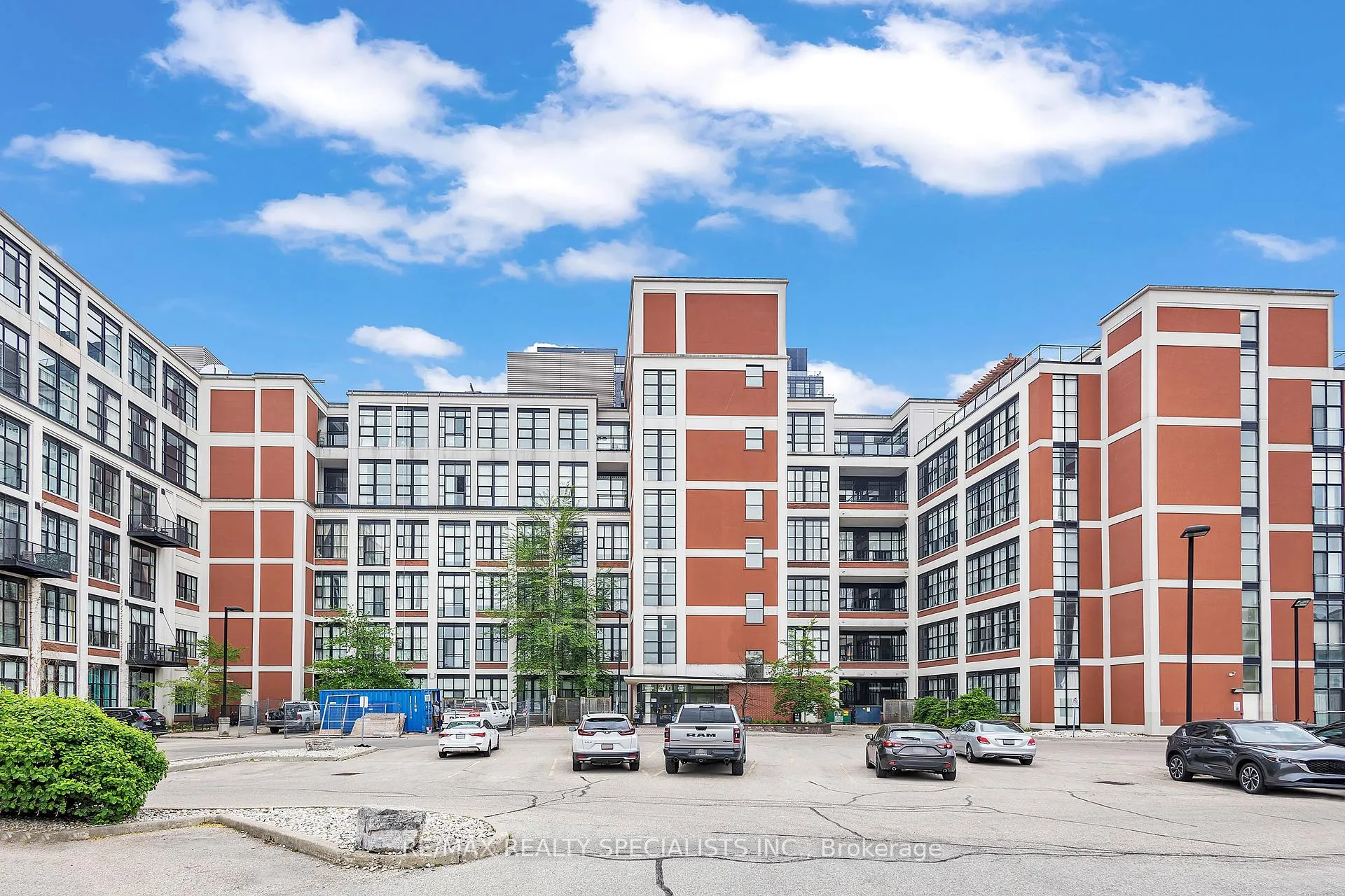 Photo 2 of Unit 216, 410 King Street W, Kitchener — HOMEH