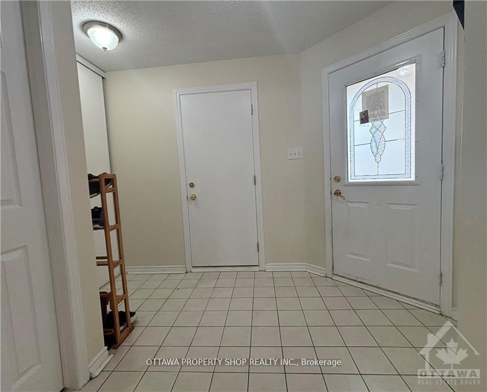 Photo 3 of 5 Maurya Court, Ottawa, Hunt Club Park — HOMEH