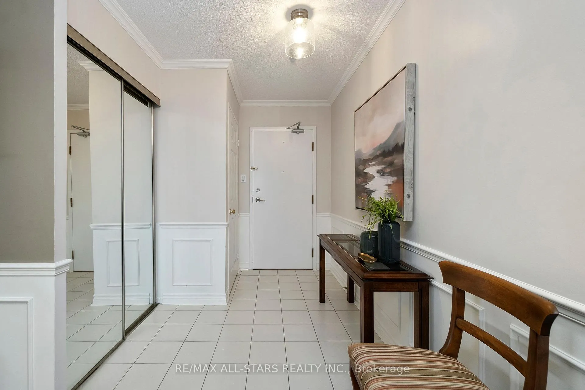 Photo 2 of Unit 218, 25 Austin Drive, Markham, Markville — HOMEH