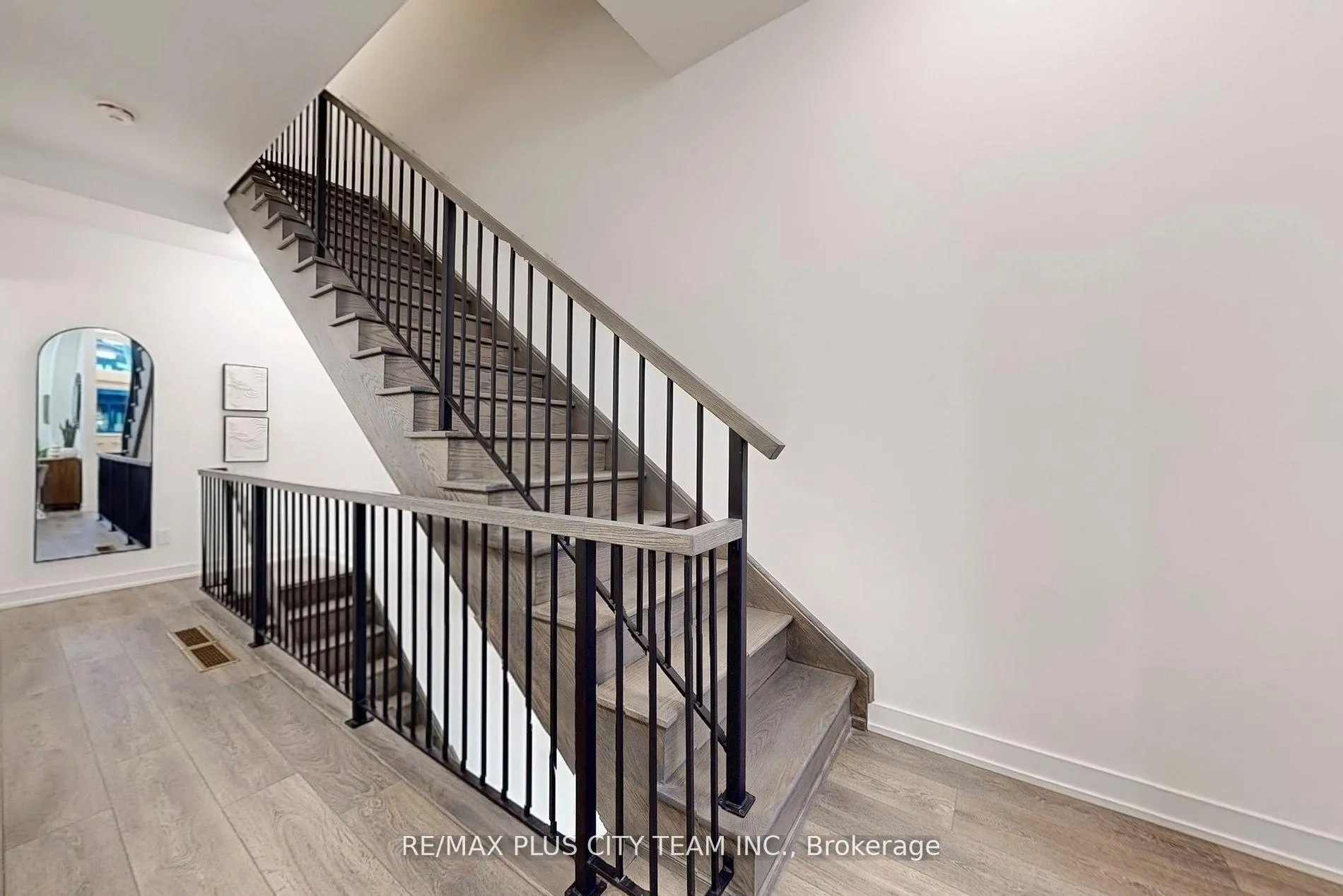 Photo 10 of 118 Peter Street, Toronto, Waterfront Communities — HOMEH